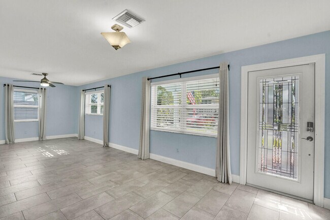 Foto del edificio - 501 SW 8th St