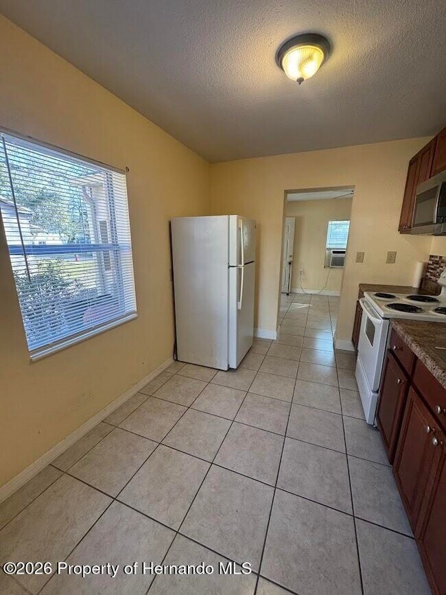 Foto del edificio - 708 Hazel Ave