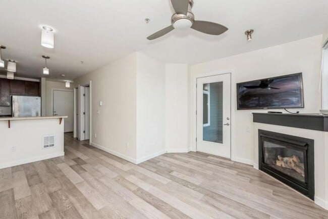 Building Photo - 1 bedroom in Seattle WA 98109