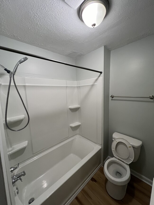 Bathroom - 1918 Beech St