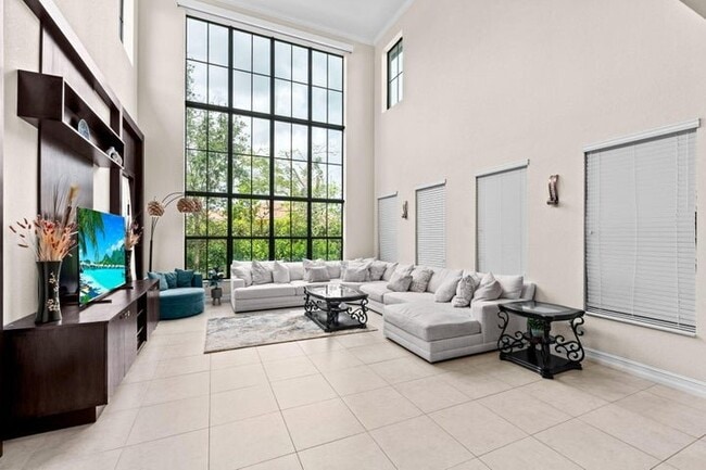 Building Photo - 8845 Watercrest Cir W