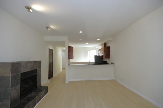 Building Photo - 1223 E 52nd St