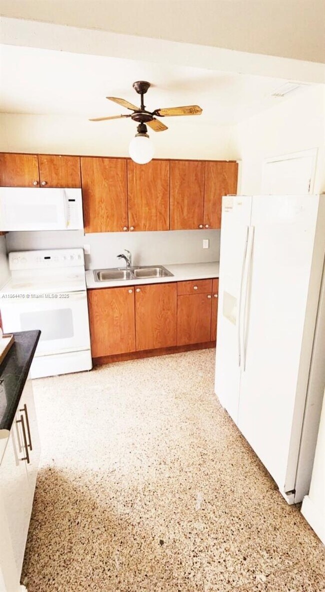 Foto del edificio - 1051 NE 155th St