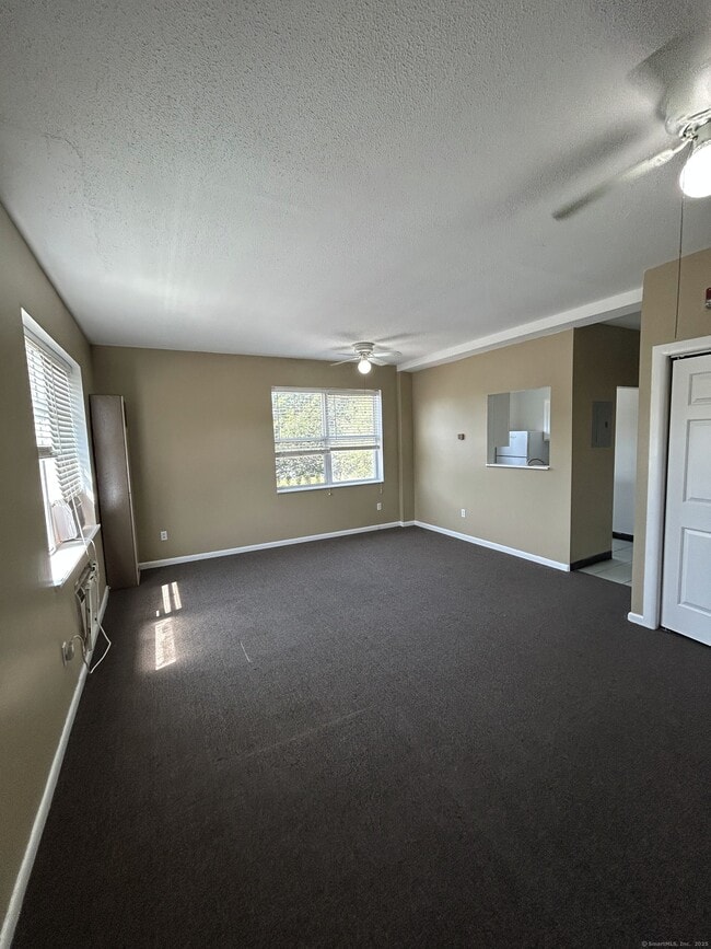 Building Photo - 1064 Poquonnock Rd
