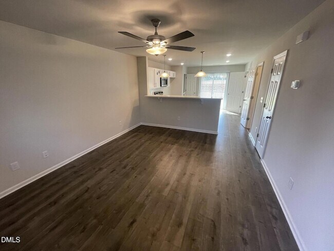 Foto del edificio - 1003 Peony Ln