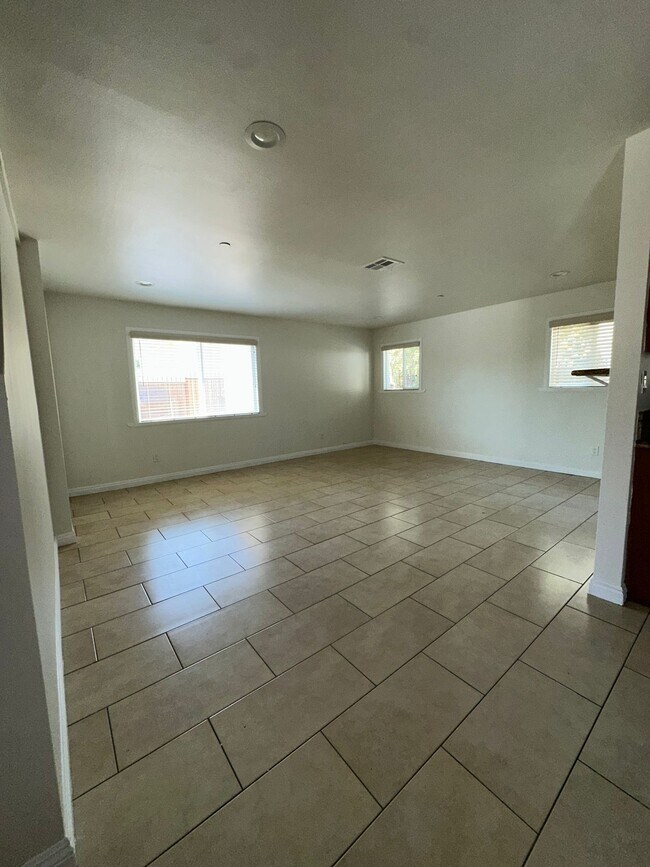 Foto del edificio - 1334 W 103rd St