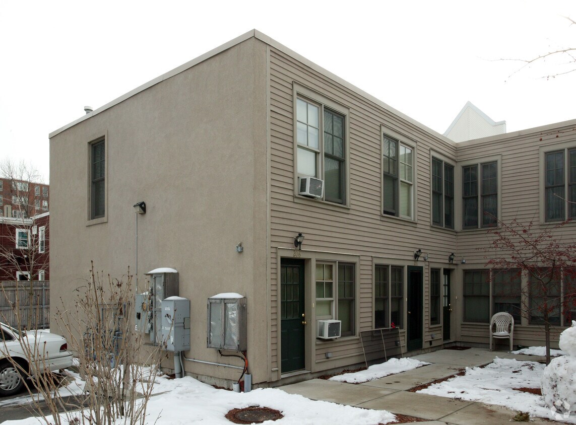 Building Photo - 206-210 Otis St