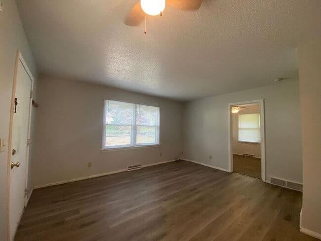 Building Photo - $1,250 | 2 Bedroom, 1 Bathroom Duplex | No...