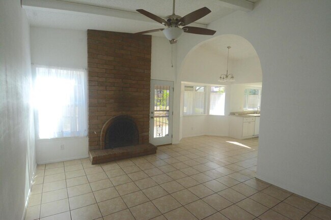 Foto del edificio - 6005 Downey St NE