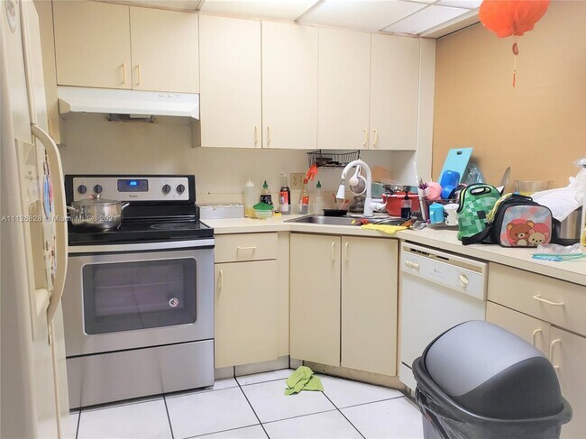 Building Photo - 1100 SW 104th Ct