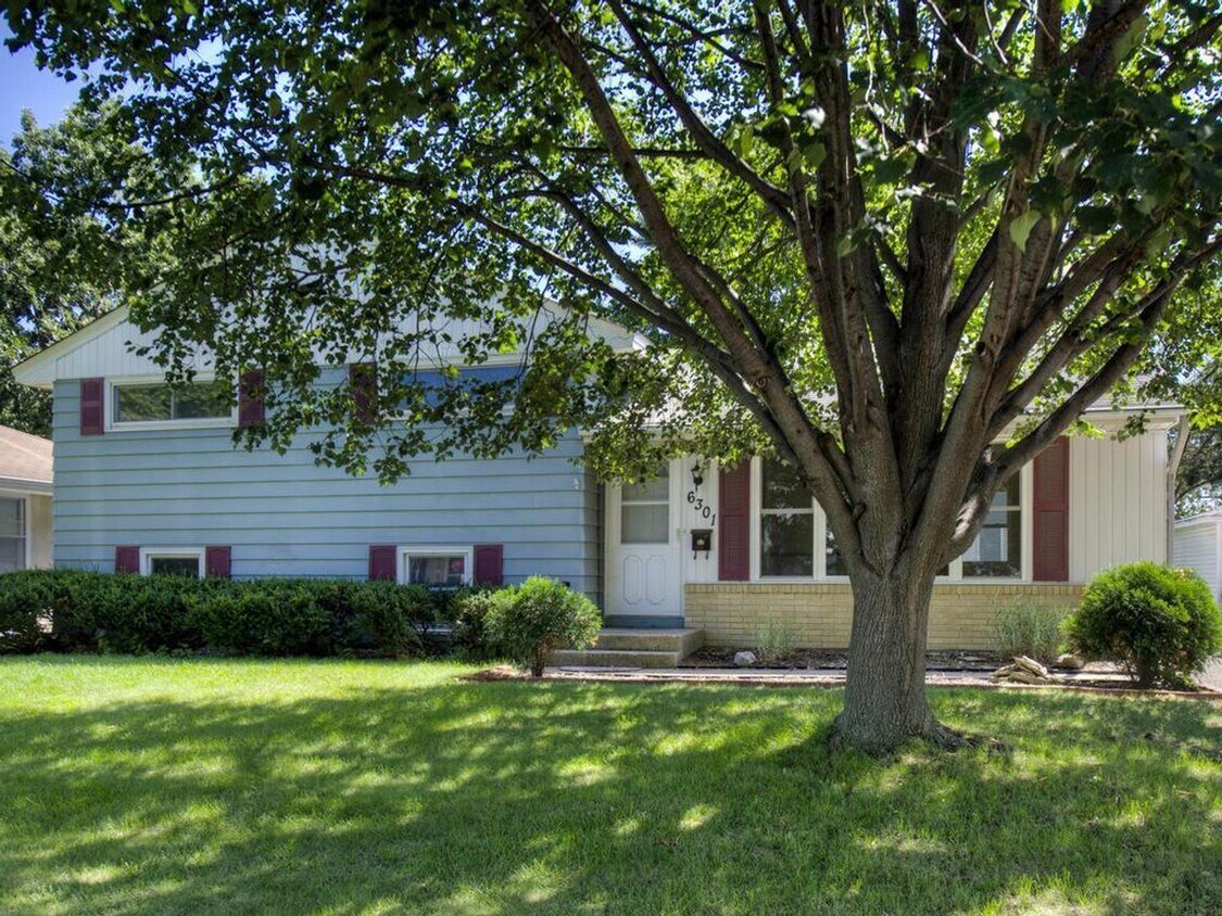 Primary Photo - $500 Off 1st Month's Rent - 4 Bedroom Hous...