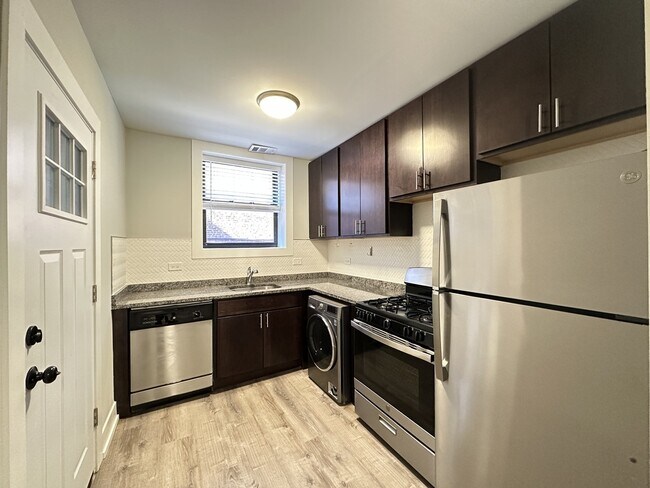 Foto del edificio - 1122 Maple Ave