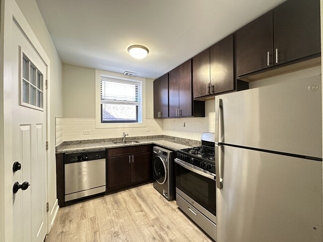 Building Photo - 1122 Maple Ave
