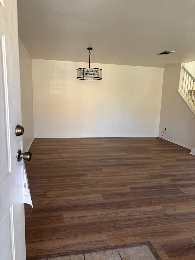 Foto del edificio - 1050 Harbor Heights Dr