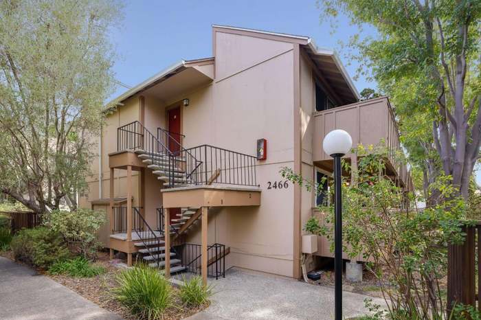 Foto principal - 2466 W Bayshore Rd