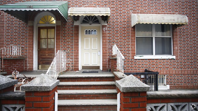 Building Photo - 187 Bay 22nd St