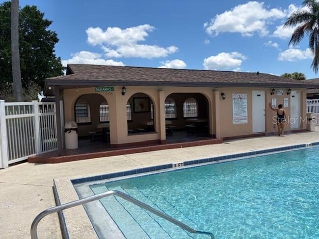 Building Photo - 2219 Caribbean Dr S