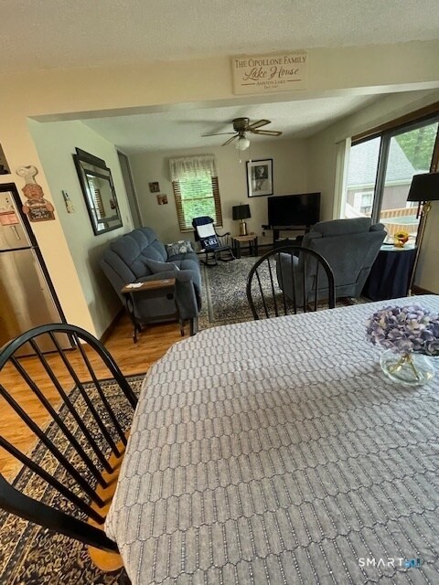 Foto del edificio - 341 Deepwood Dr