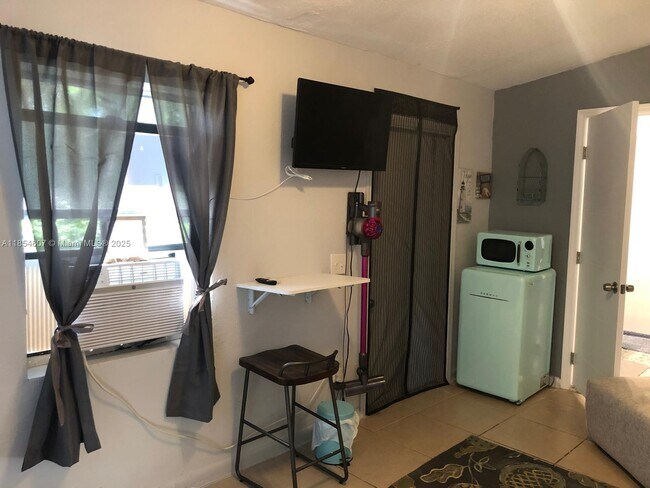 Foto del edificio - 2213 SW 1st Ct