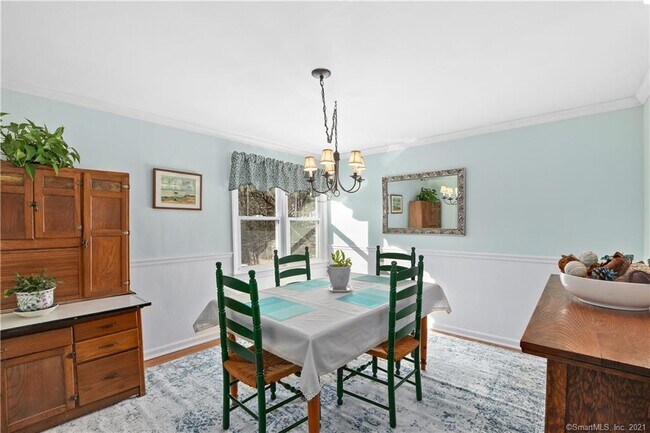 Foto del edificio - 26 Hickory Dr