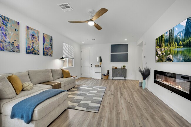 Foto del edificio - 9440 Sequoia Ridge Ave