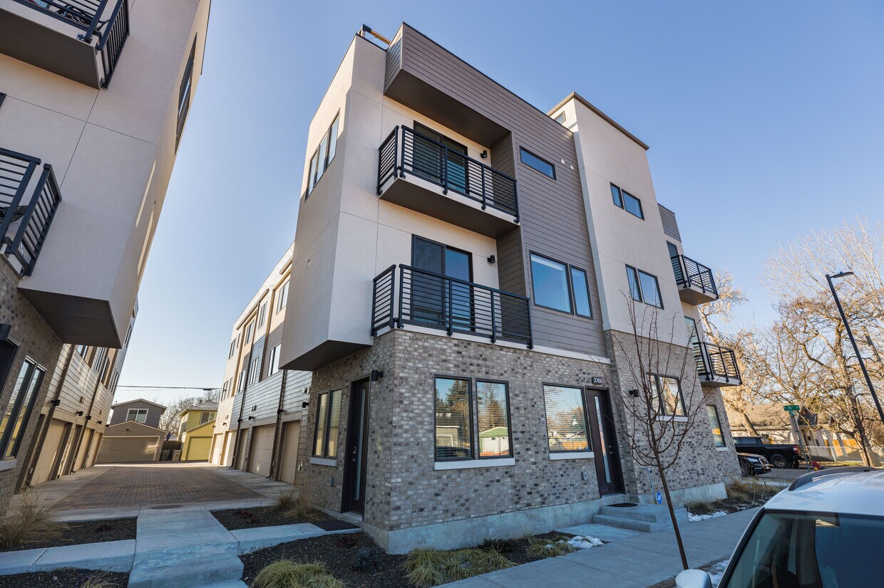 Foto principal - 2781 W Stewart Ave