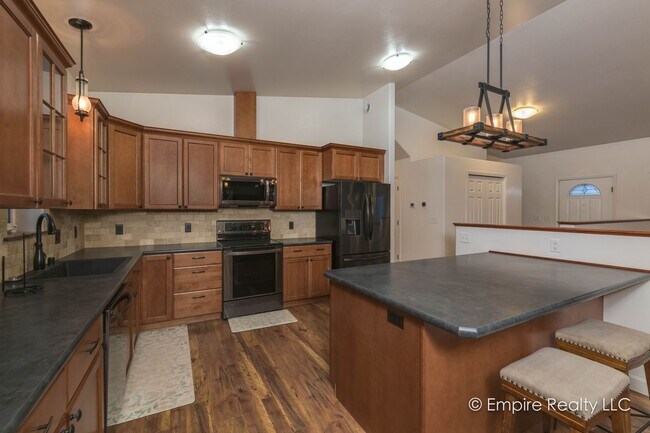 Foto del edificio - 4 BD Single Family Home in North Pole