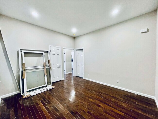 Foto del edificio - 1607 Kerrigan Ave