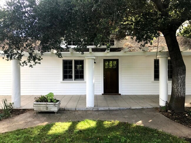 Building Photo - 545 El Bosque Rd