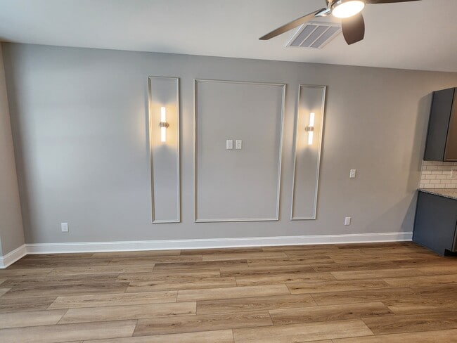Living Room - 3918 Gloucester Dr