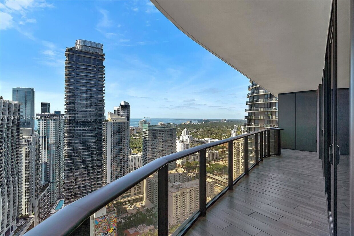 Foto principal - 801 S Miami Ave