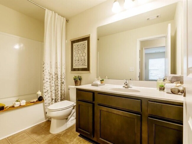 Cuarto de baño para huéspedes - 6371 Mountain Home Way SE