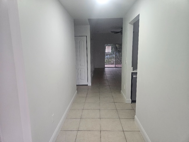 Foto del edificio - 3732 SW 7th Pl