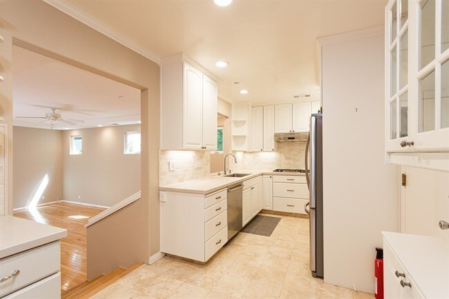 Foto del edificio - Beautiful Westwood Knolls rental