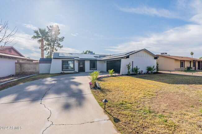 Building Photo - 3743 W Dailey St