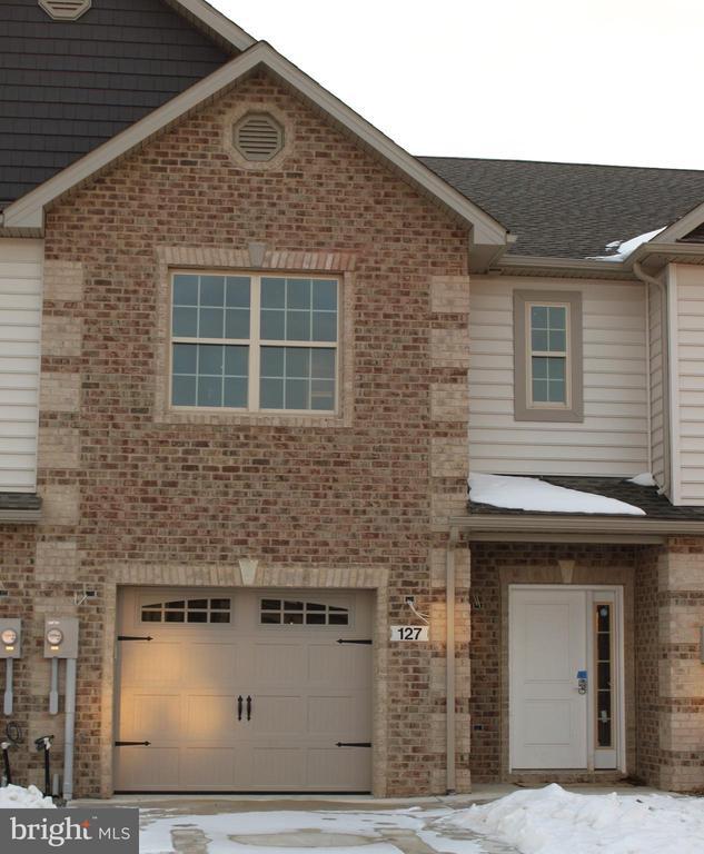 Building Photo - 127 Delano Dr