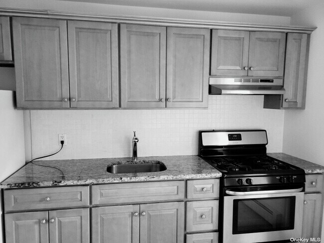 Building Photo - 30 Hinsdale Ave