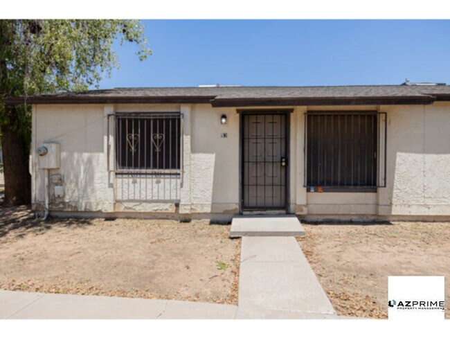 Foto del edificio - Discover Comfort in This Charming 2/1 Phoe...