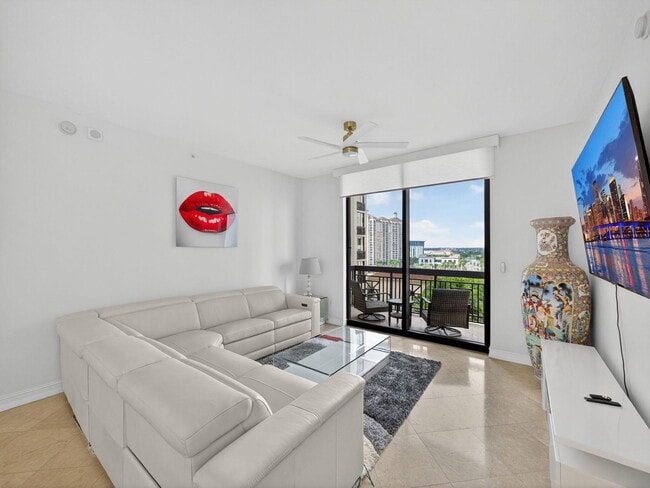 Building Photo - 701 S Olive Ave