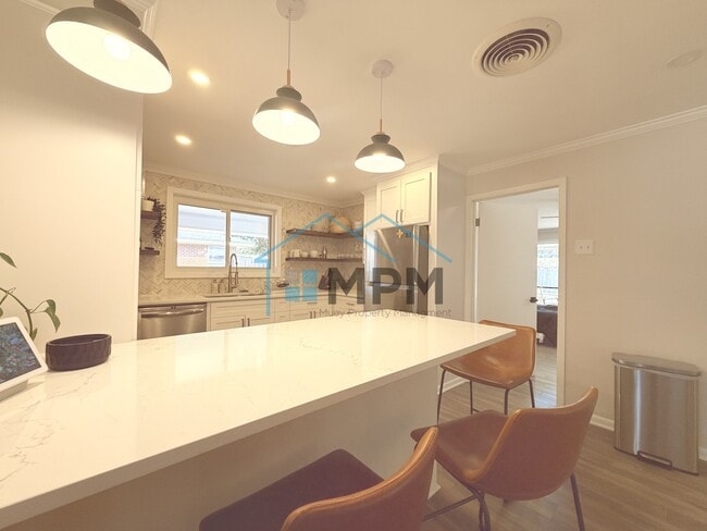 Building Photo - 1706 Lexington Ave