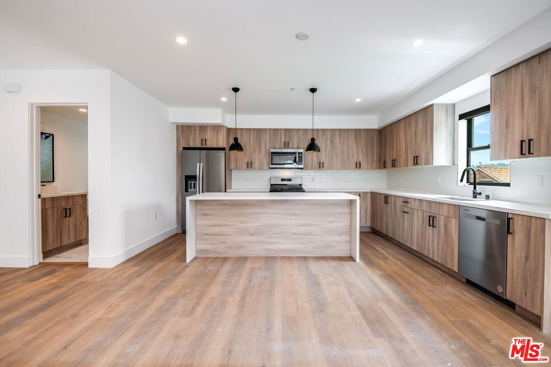 Foto principal - 354 Newland St