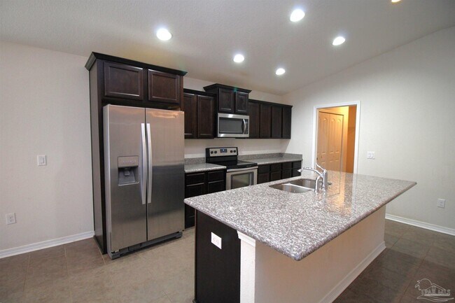 Foto del edificio - 5621 Peach Dr