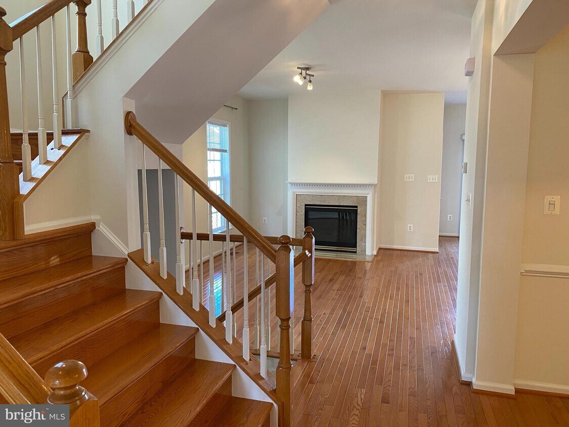Primary Photo - 726 Highland Ridge Ave