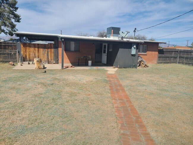 Foto del edificio - 5828 E 35th St