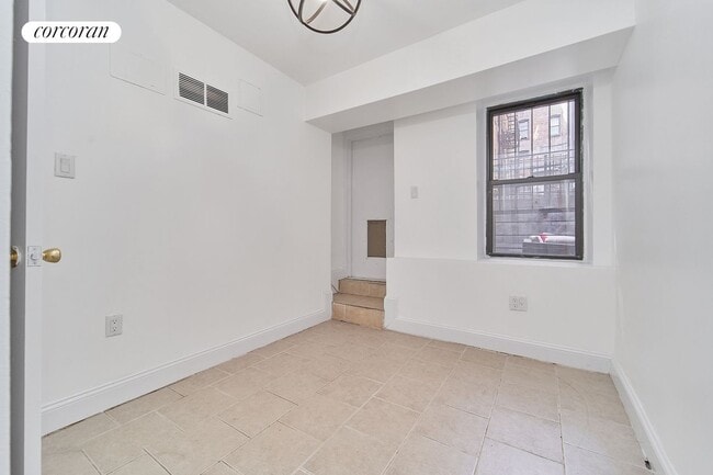 Building Photo - 233 E 12th St
