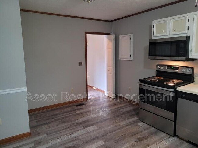 Building Photo - 3500 Duxbury Ln