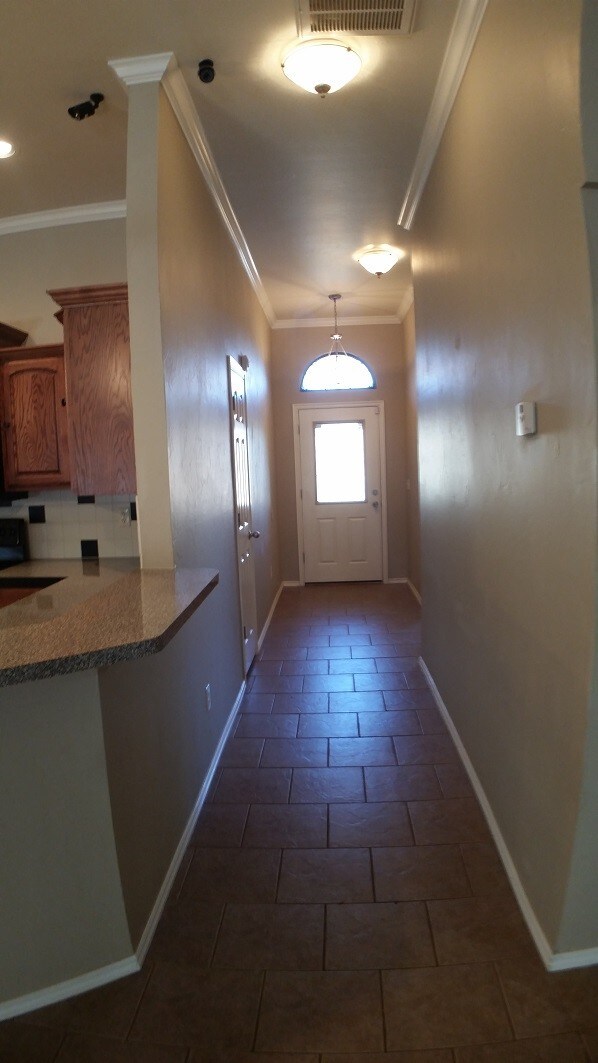 Building Photo - 6720 Greenway Dr