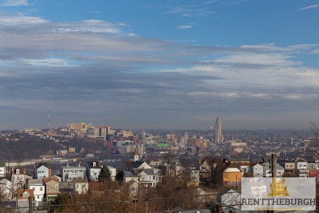 Foto del edificio - Updated 4BR / 2 Bath Home with off-street parking!