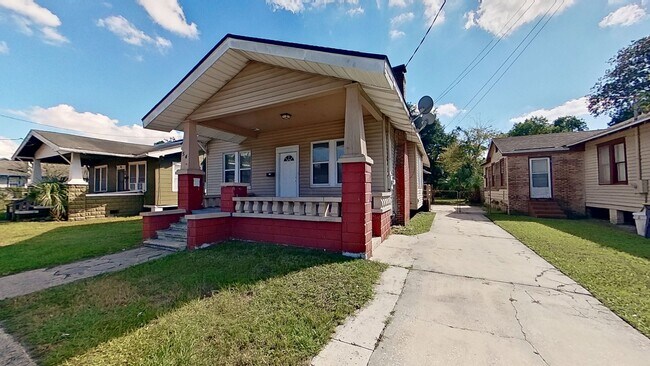 Foto del edificio - 5-Bedroom Home in Springfield!