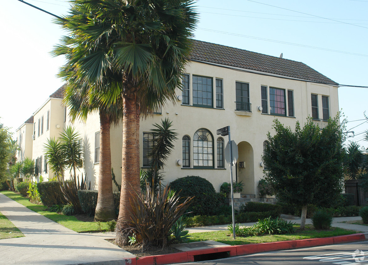Building Photo - 4300 Willow Brook Ave